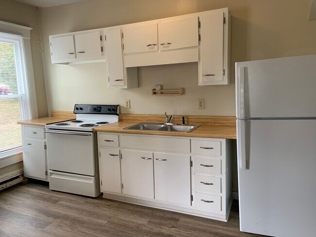 Building Photo - 1 BR, 1 BA apartment for a great rate near...