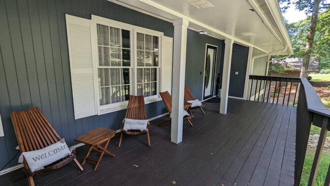 Building Photo - 1303 Colony Dr