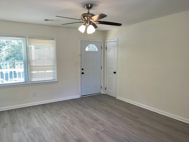 Foto del edificio - Remodeled 4 Bed/2 Bath Ranch Home!