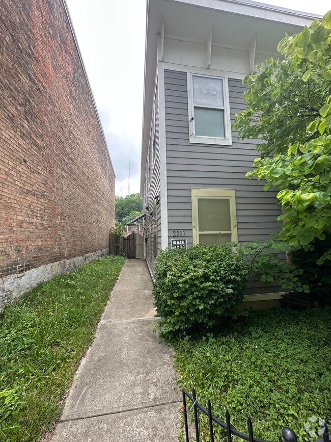Building Photo - 2283 Loth St