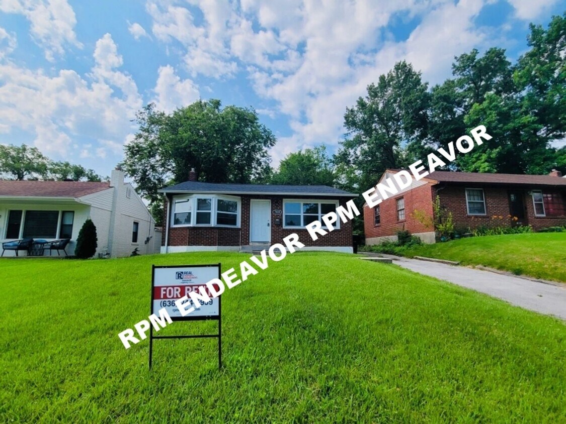 Primary Photo - Location! 2/1 Available Now!