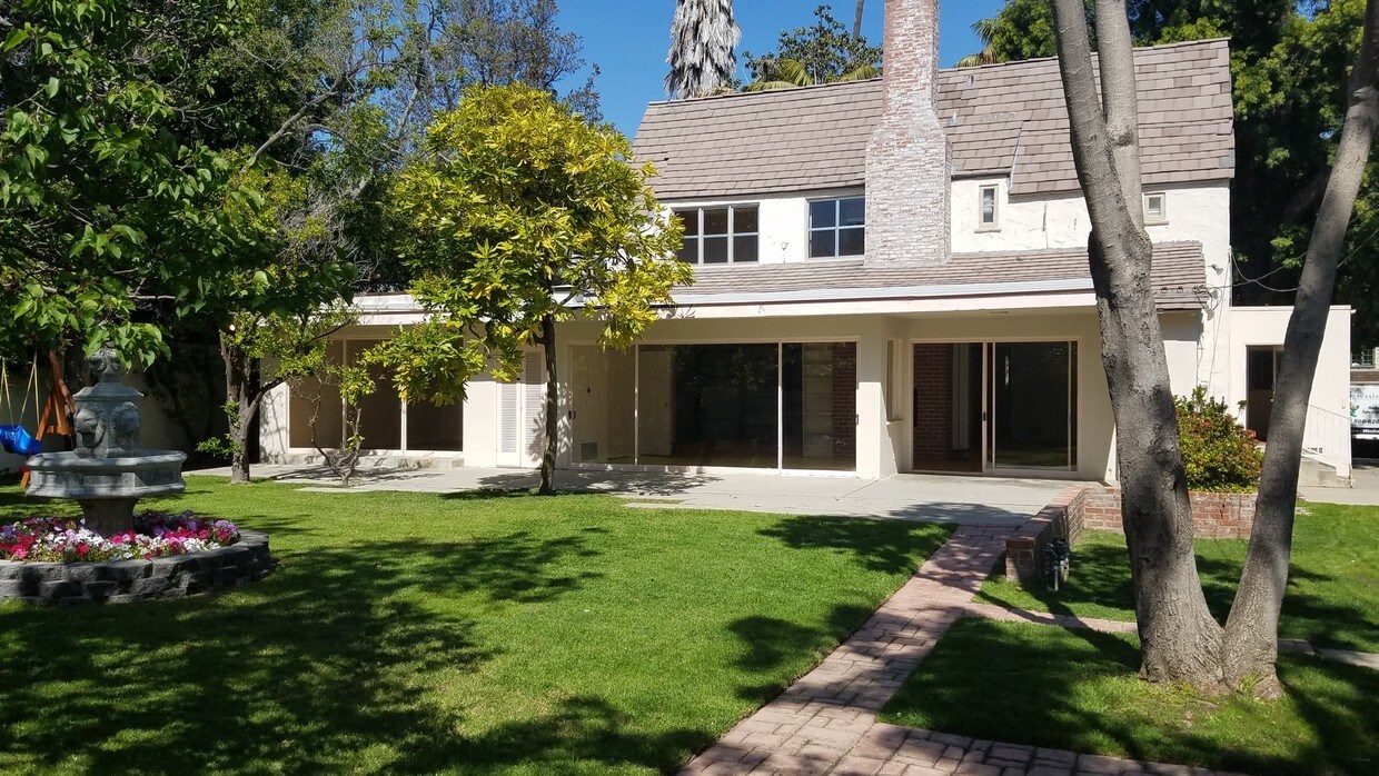 Primary Photo - 517 N Maple Dr