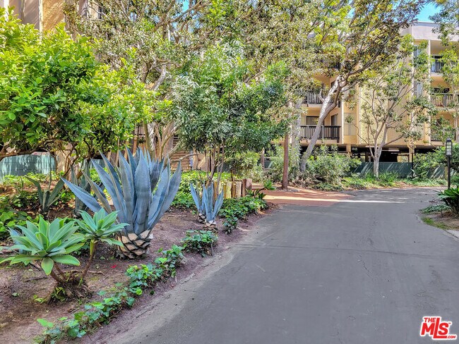 Building Photo - 3113 Raintree Cir