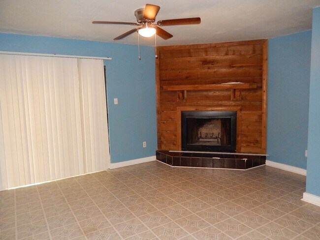 Foto del edificio - 3298 Nekoma Ln