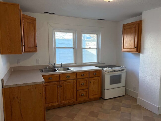 Building Photo - Completely Remodeled 3-Bedroom Home – Move-In Ready in Great Sidney Neighborhood