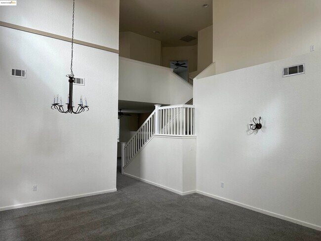 Building Photo - 1843 Crown Peak Way