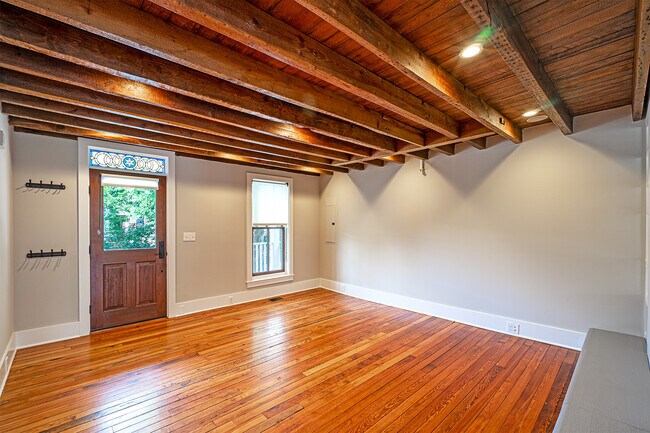 Foto del edificio - 325 D St SE