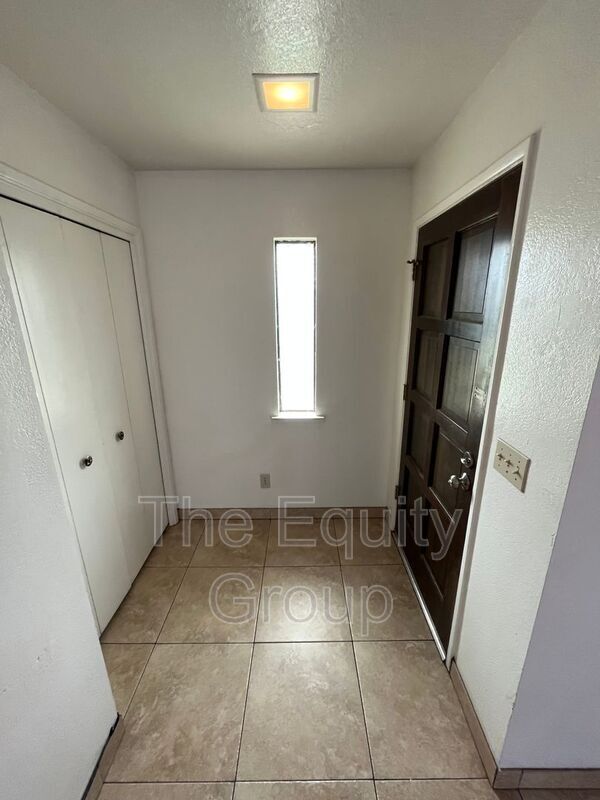 Building Photo - 2026 E Vassar Ave