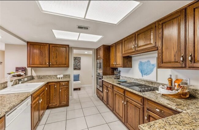 Building Photo - 5601 Turtle Bay Dr
