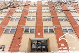 Building Photo - 6830 N Sheridan Rd