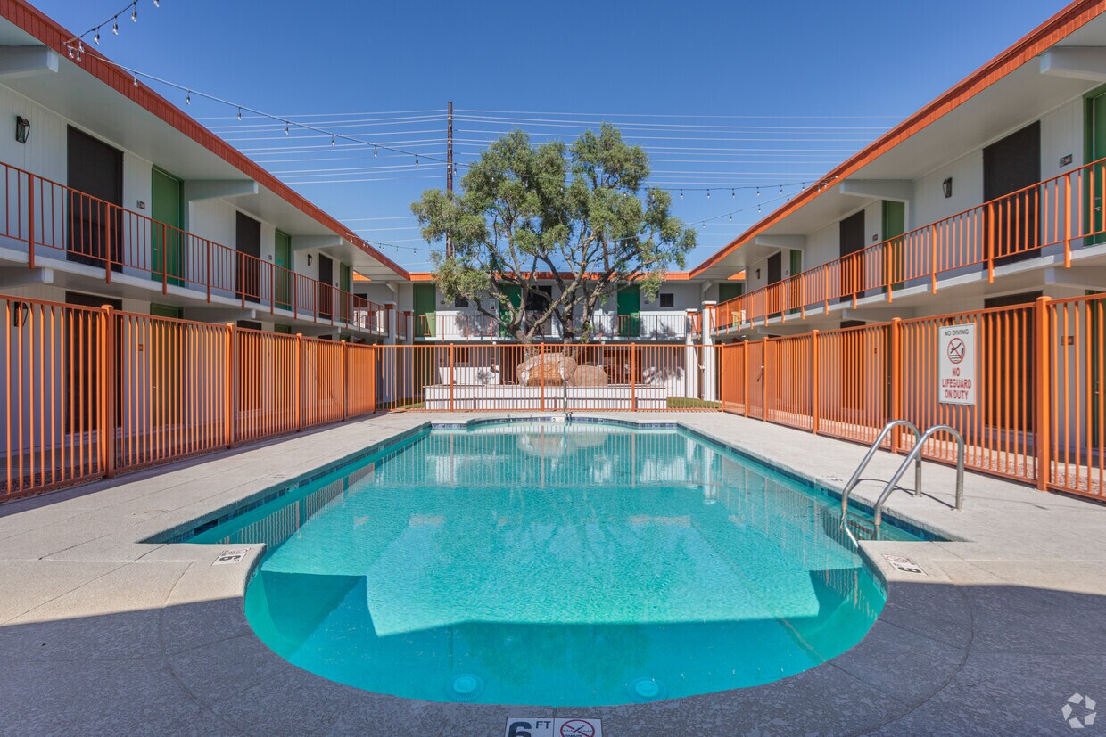 U Apartments Scottsdale Apartments 5245 E Thomas Rd Phoenix, AZ