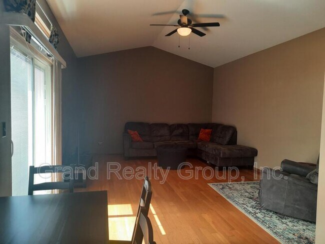 Foto del edificio - 1011 Cambridge Dr