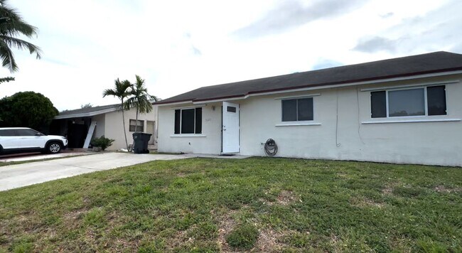 Building Photo - 3220 N 73rd Ter