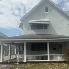 Building Photo - 19 Thorn St