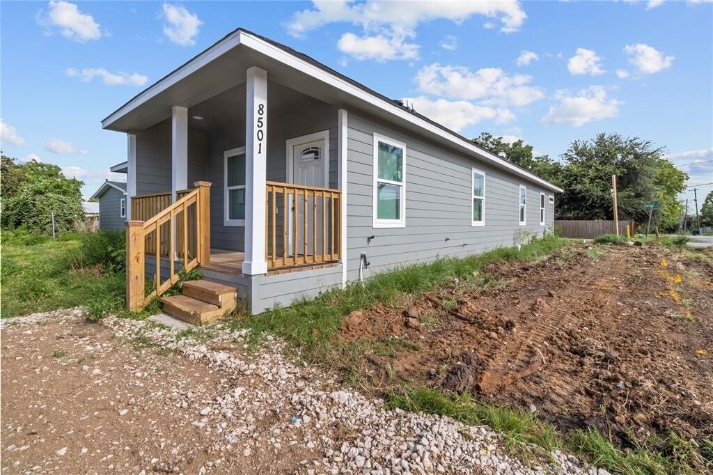 Foto principal - 8501 Denby St
