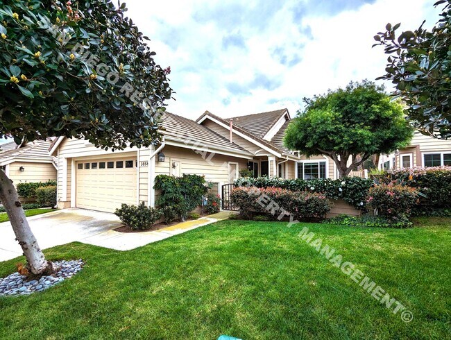 Building Photo - Beautiful Home on the Shadowridge Golf Course