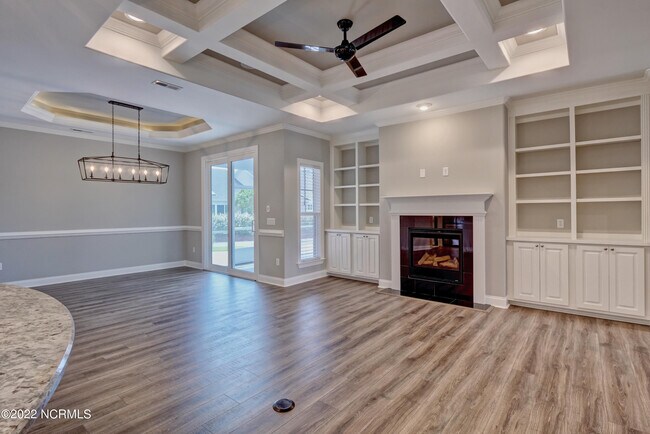 Building Photo - 8450 Oak Abbey Trail NE