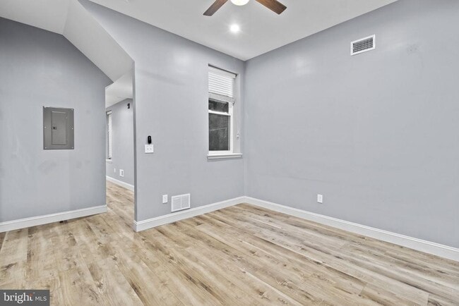 Building Photo - 418 S 15th St