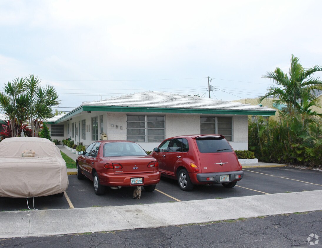 Foto del edificio - 700-704 NE 4th Ct