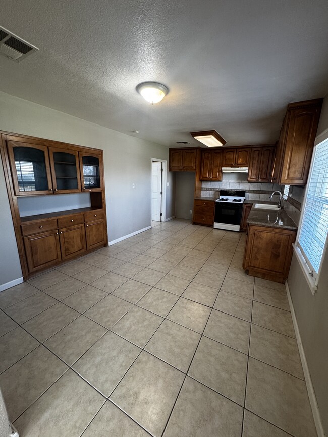 Building Photo - 1701 Belmont St