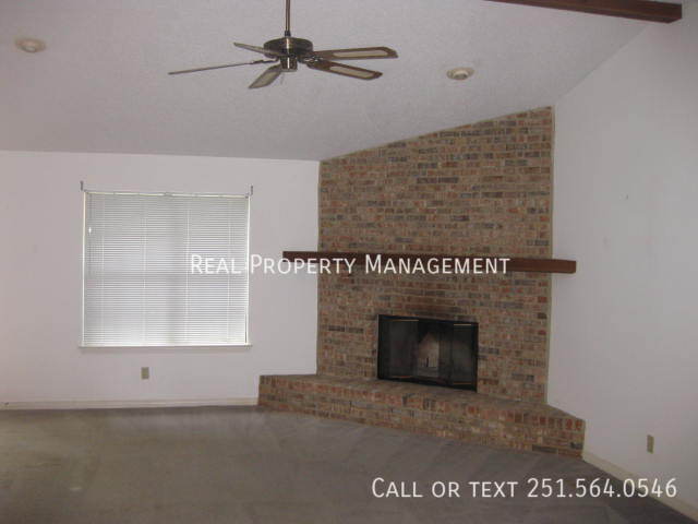 Foto del edificio - 420 Lakeview Dr W