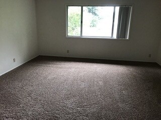 Building Photo - Upstairs unit in four plex w/ garage