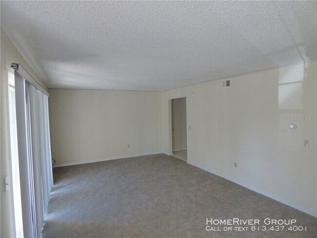 Building Photo - 2/2 Condo in Gated Community