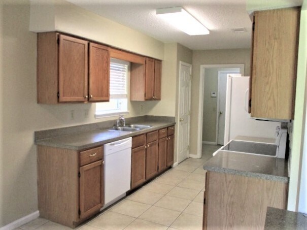 Building Photo - 76 Crystal Branch Court