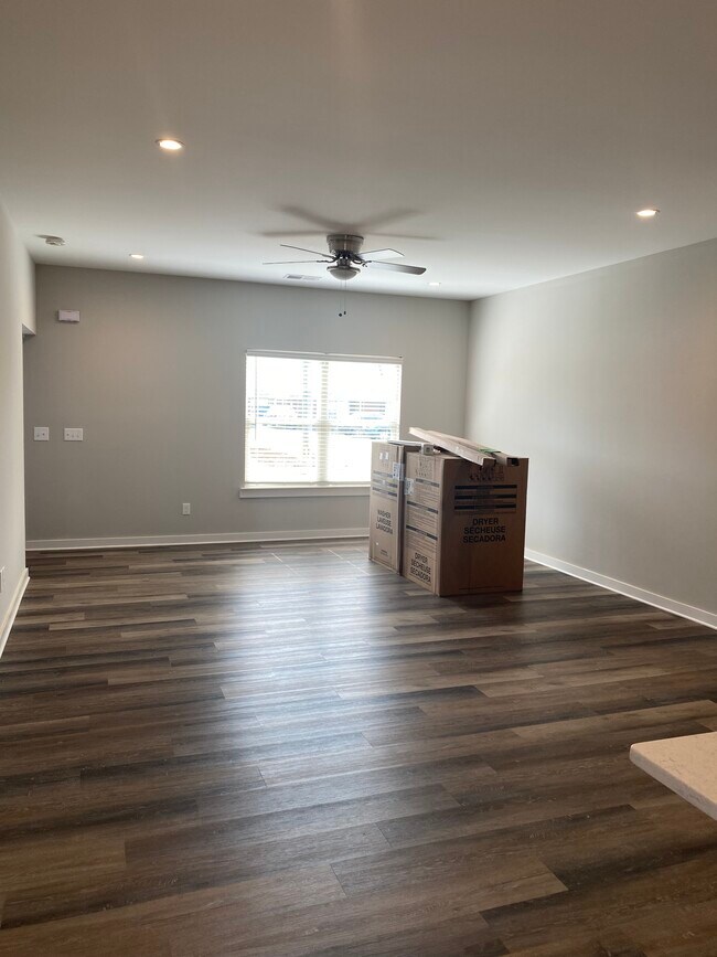 Building Photo - 2512 Villa Dr NW