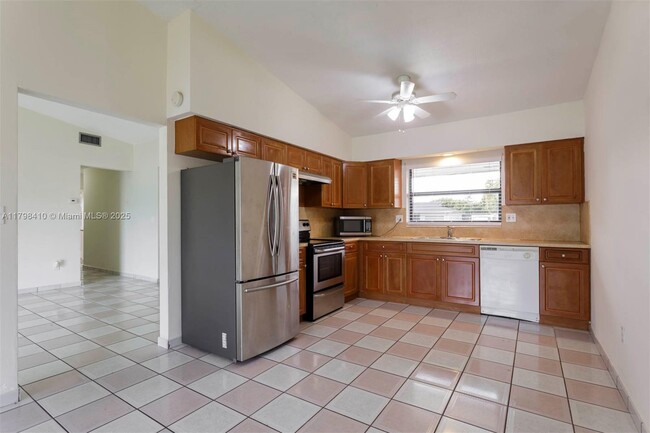 Building Photo - 10975 SW 158th Terrace