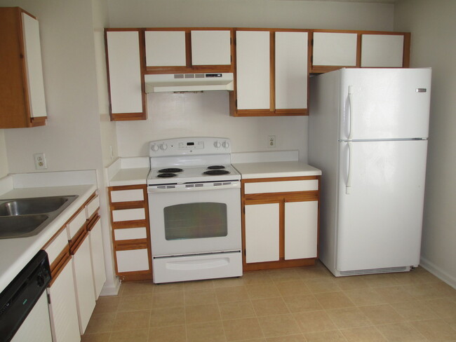 Foto del edificio - 2 Bedroom 1 bath downstairs unit