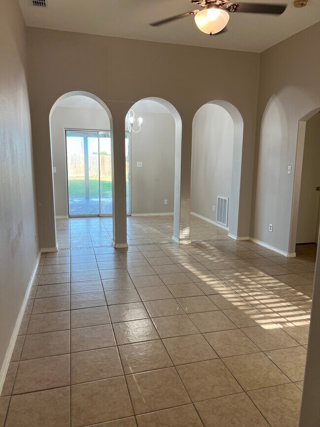 Sala de estar - 426 Alma Ave