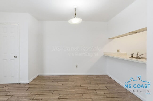 Building Photo - 736 Courthouse Rd