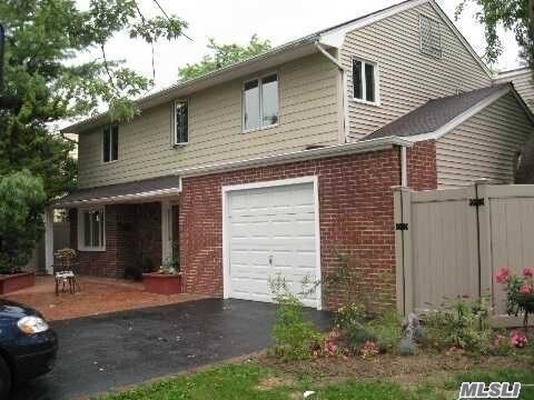 Primary Photo - 2615 S Merrick Ave