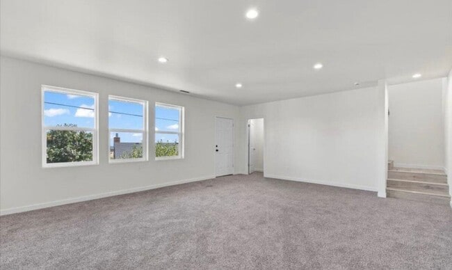 Building Photo - 80th Ave Duplex