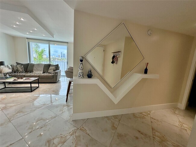 Foto del edificio - 16558 NE 26th Ave