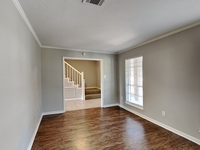 Foto del edificio - 7726-7712 12 Fairway Ln