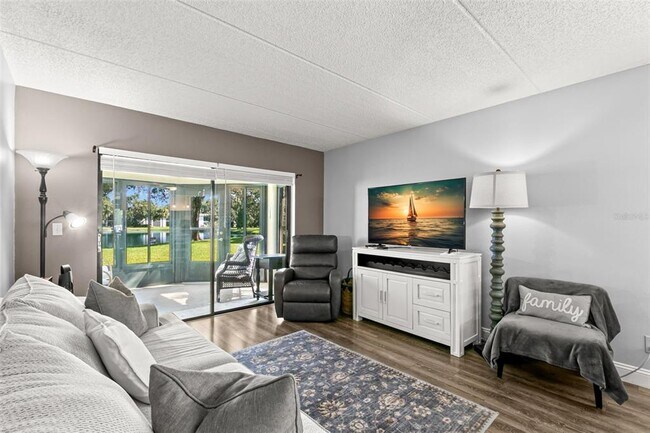 Foto del edificio - 237 Woodlake Wynde