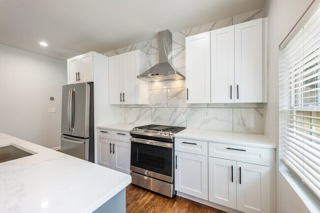 Building Photo - 1260 Hartford Ave SW