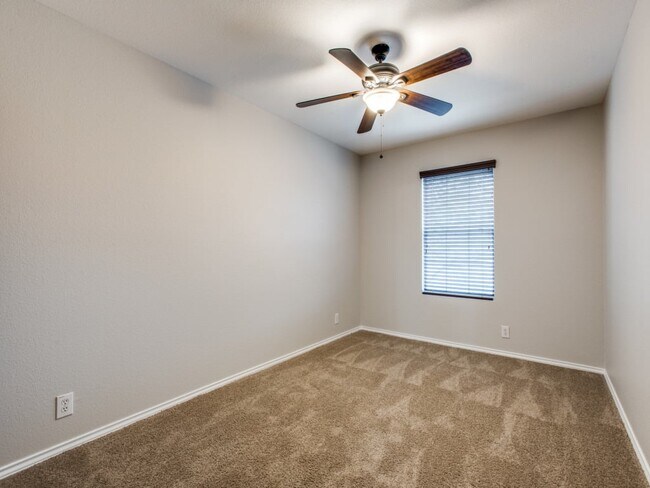 Building Photo - 12427 Avens Arbor