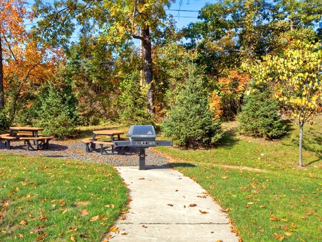 Picnic Area - Huntington Townhomes