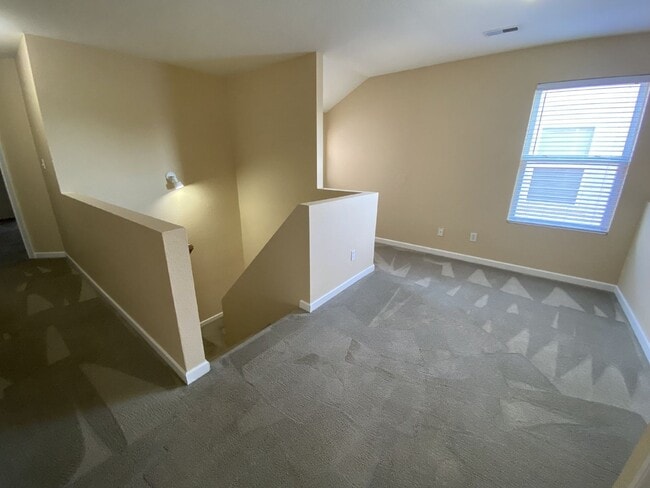 Building Photo - Excellent 3 bedroom with 2.5 bath with a b...