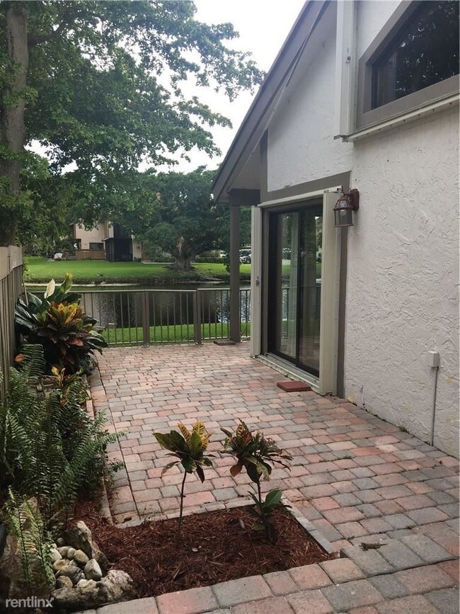 Foto del edificio - 3 br, 2 bath House - 9832 NW 1st Ct