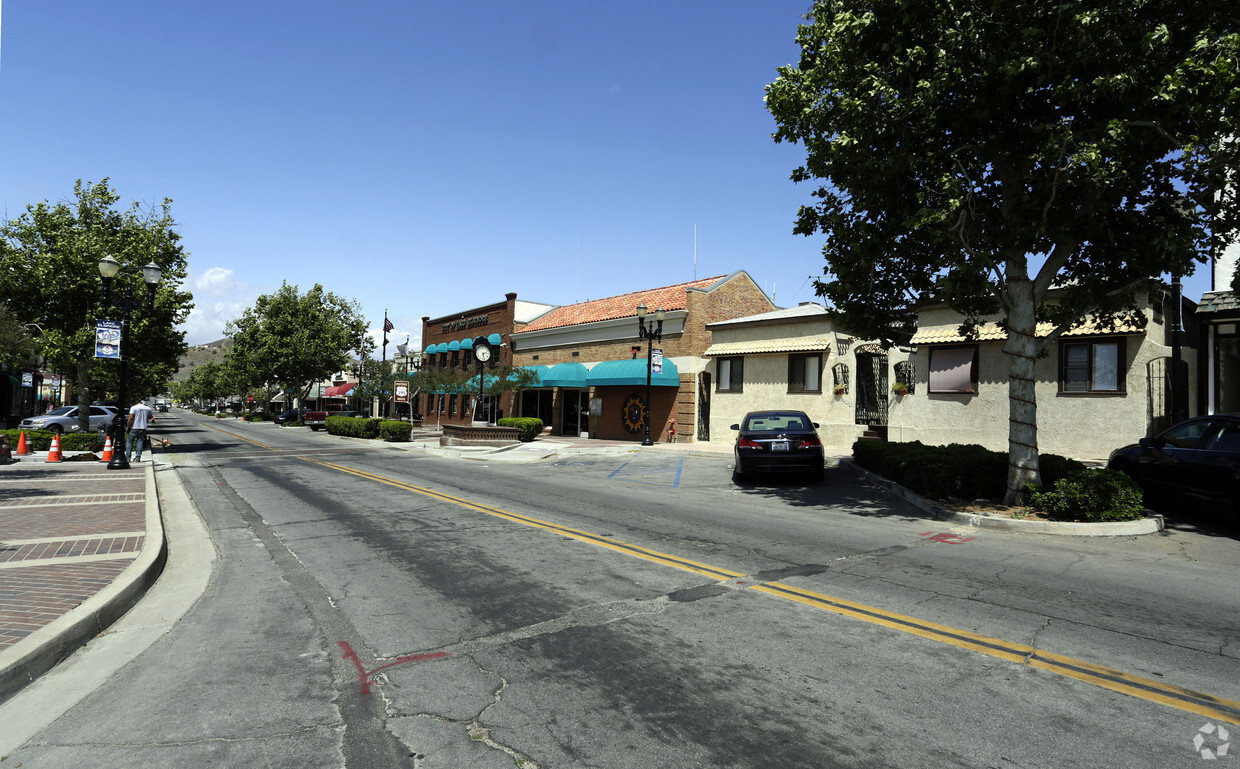 Building Photo - 138 S Main St