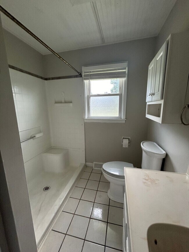 Building Photo - 3 Bedroom Available in Connersville!