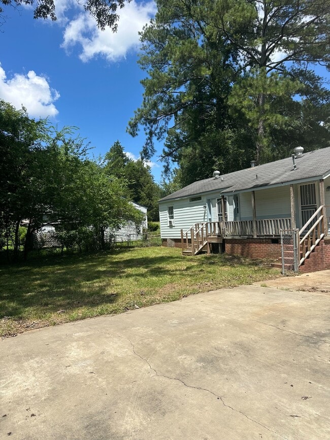 Building Photo - 3645 Lee Dr