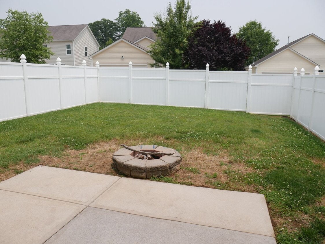 Foto del edificio - 220 Bridgewater Dr