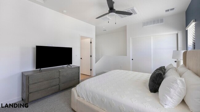 Foto del edificio - 2121 W Butler Dr