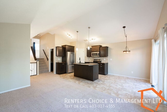 Building Photo - 3 Bedroom Duplex With Garage