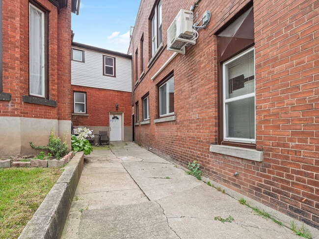 Building Photo - 27 Division St
